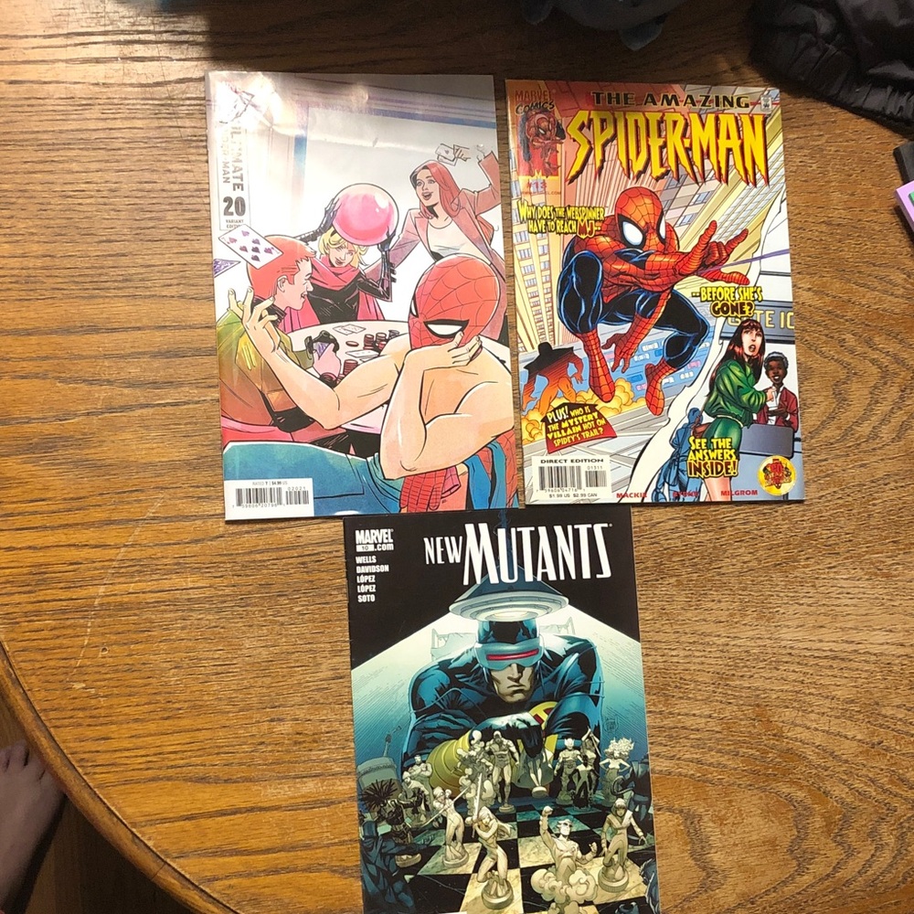 Marvel Spider-Man Comic Book Lot with New Mutants Cover Art - Red, Blue, Yellow